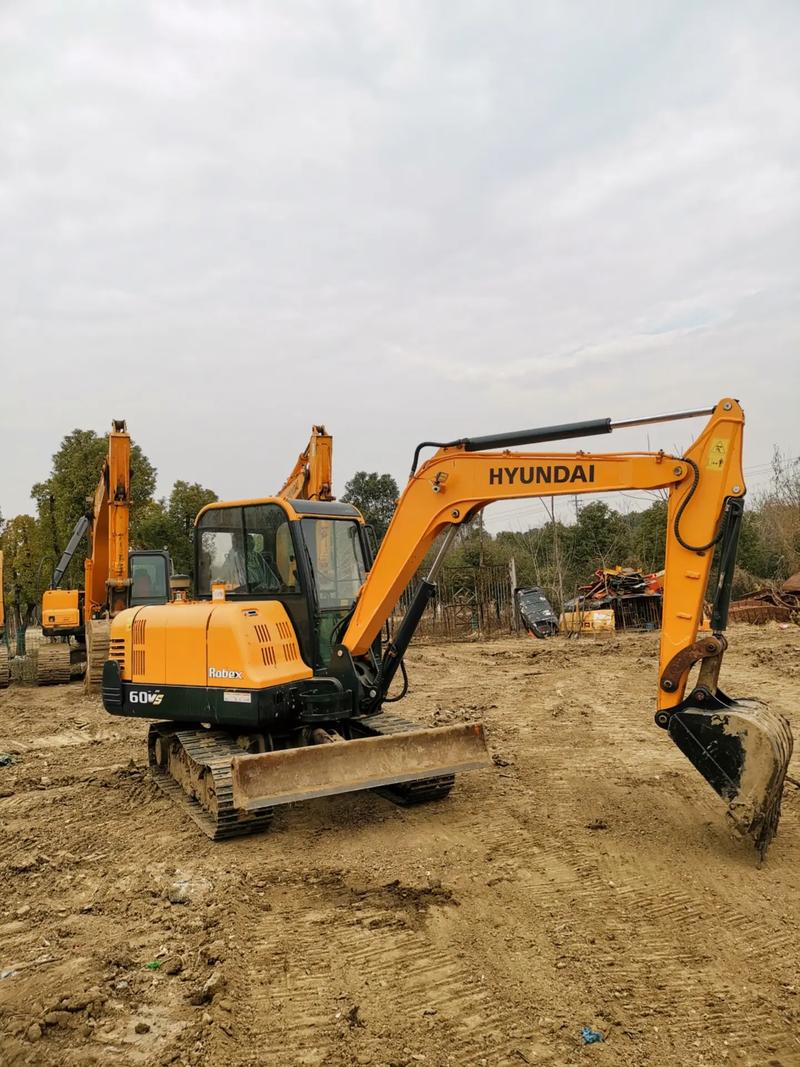 现代60vs挖掘机#挖掘机 #二手挖机 #现代挖掘机 #二手