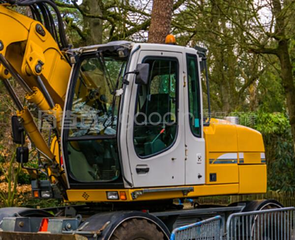 现代挖掘机的关闭、新设备和技术、土方行业背景