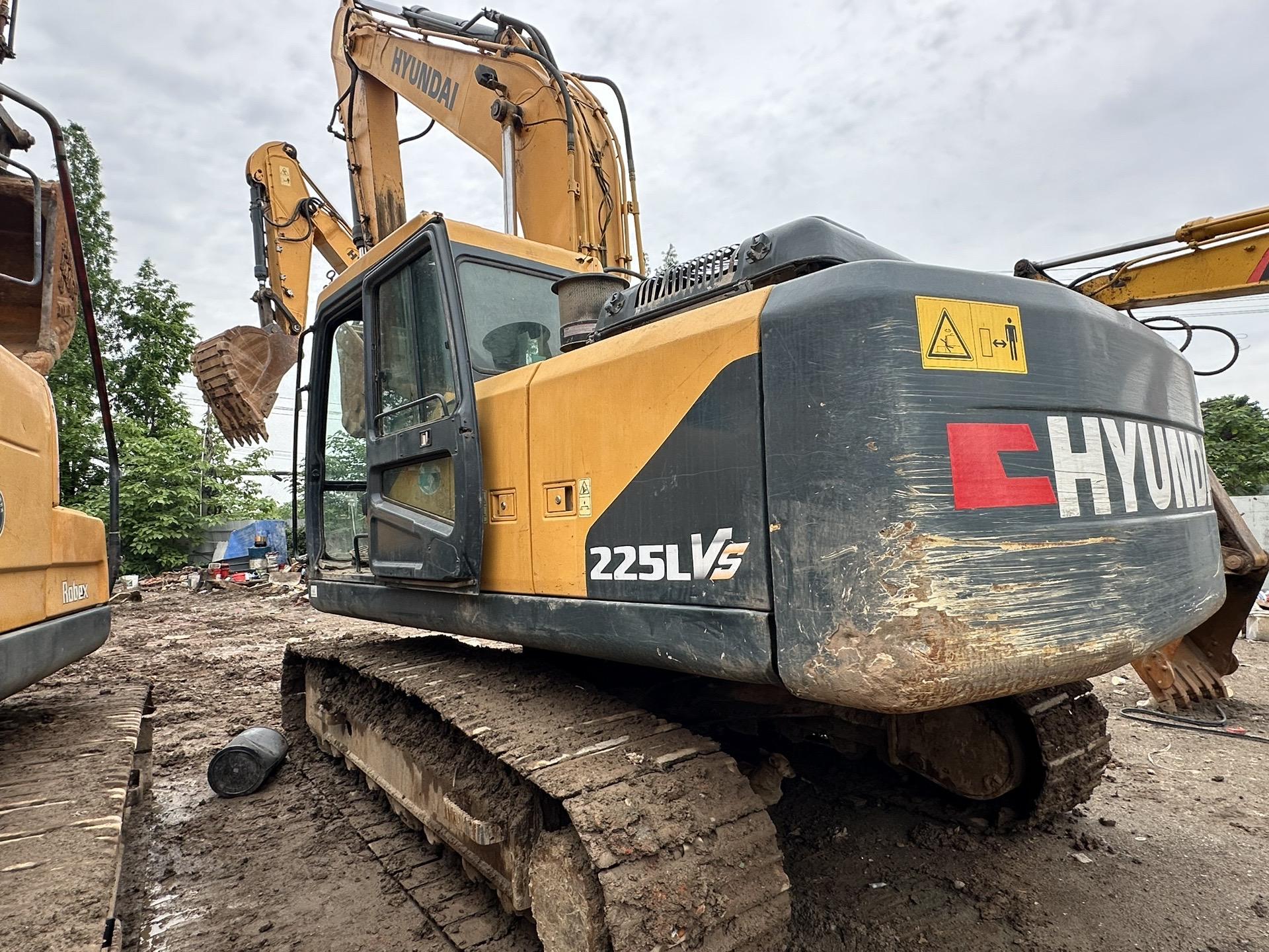 2019年购买的现代215二手挖机