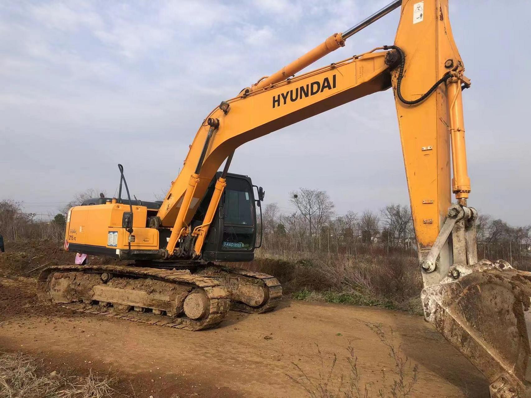 现代215-7c挖掘机.